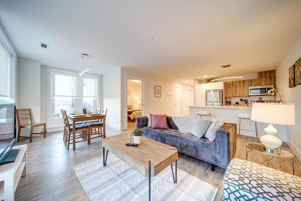 Holiday home Luxurious Modern 2br Sleeps 5 Coffee, Ac, Wifi Halifax