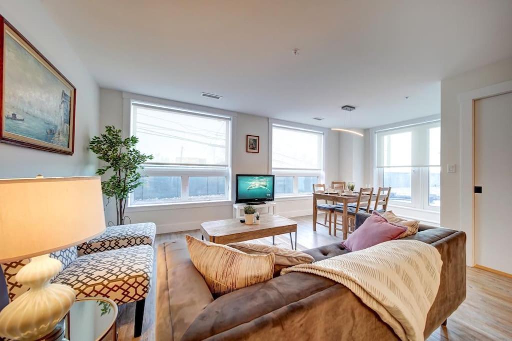 Luxurious Modern 2br Sleeps 5 Coffee, Ac, Wifi Halifax