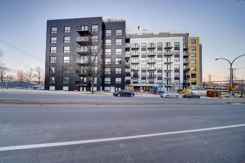 Luxurious Modern 2br Sleeps 5 Coffee, Ac, Wifi *