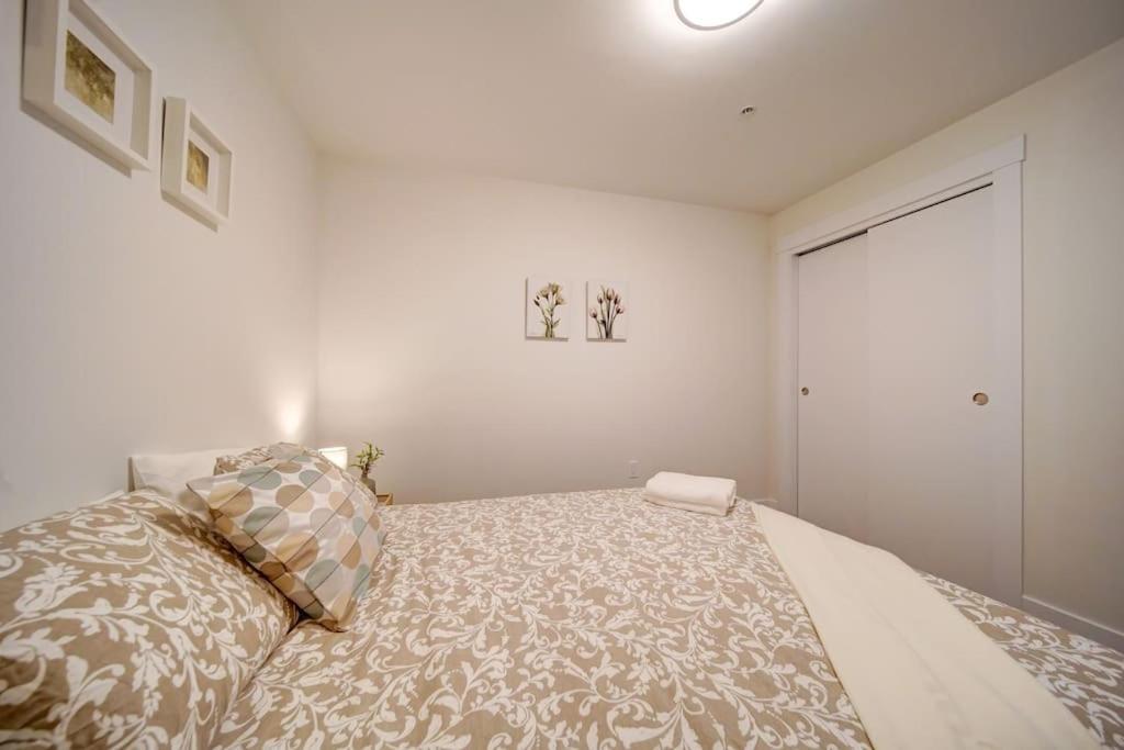 Holiday home Luxurious Modern 2br Sleeps 5 Coffee, Ac, Wifi Halifax