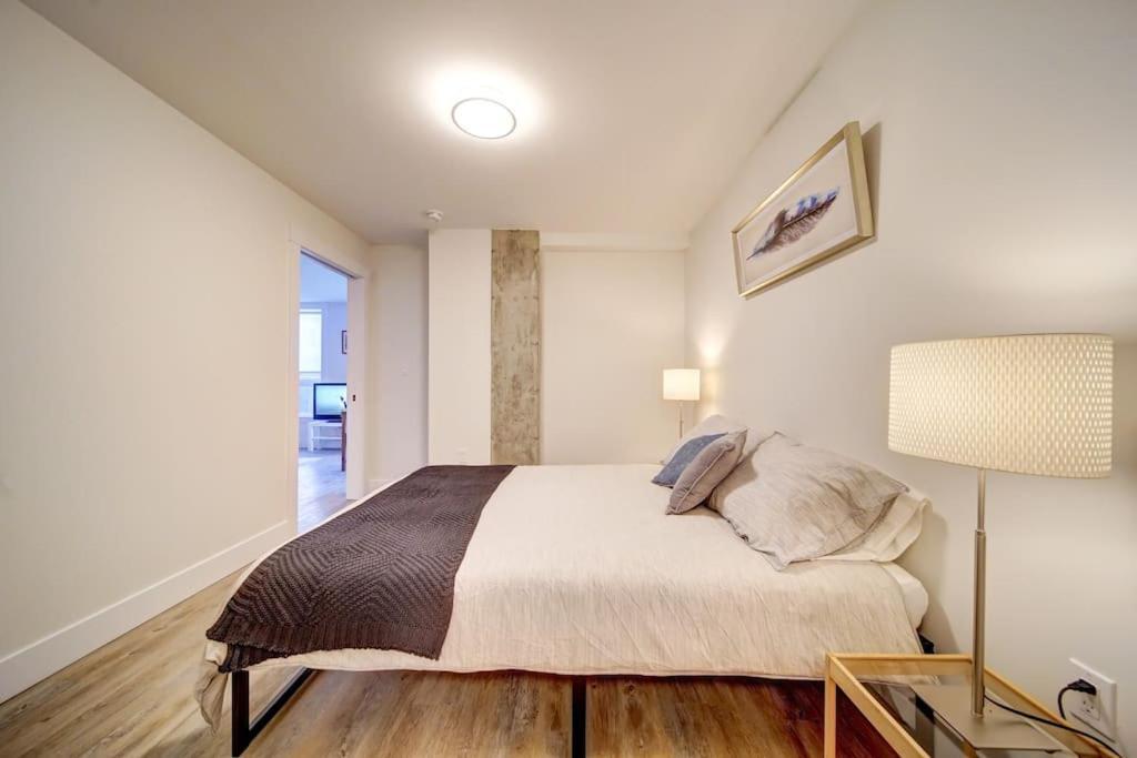 Luxurious Modern 2br Sleeps 5 Coffee, Ac, Wifi Holiday home
