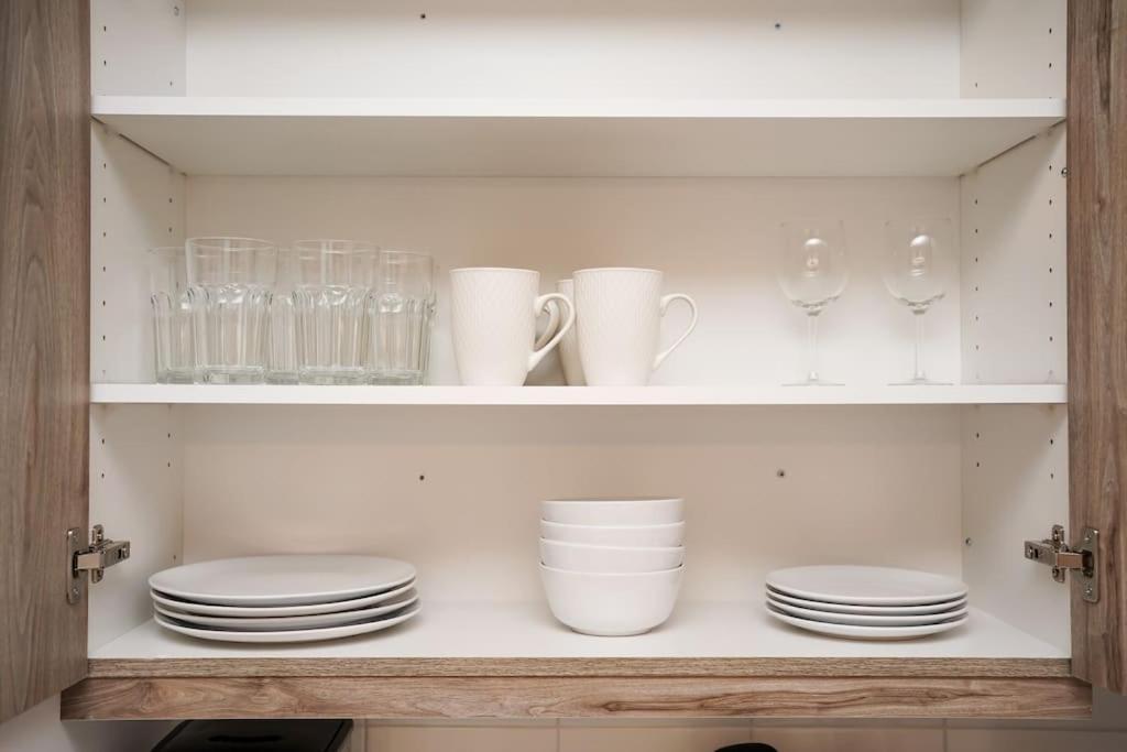 Luxurious Modern 2br Sleeps 5 Coffee, Ac, Wifi *